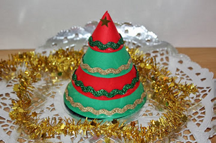 Things to make and do - Gallery: Cone Christmas Tree by Nancy Lavender