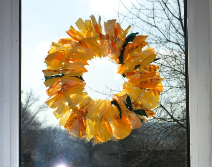 Things to make and do - Gallery: Shabby Fabric Wreath by Averil Ridgway