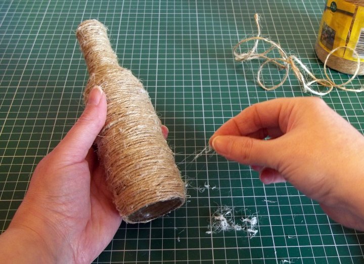 Things to make and do - Bottle & Twine Vase 