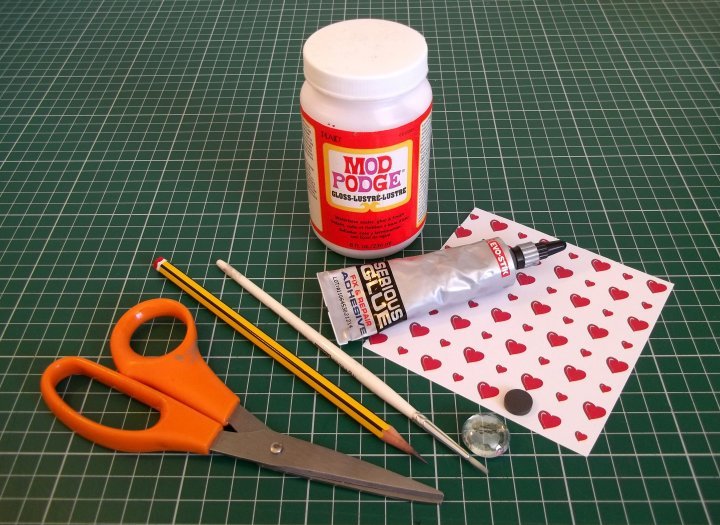 Things to make and do - Glass-pebble picture magnets 