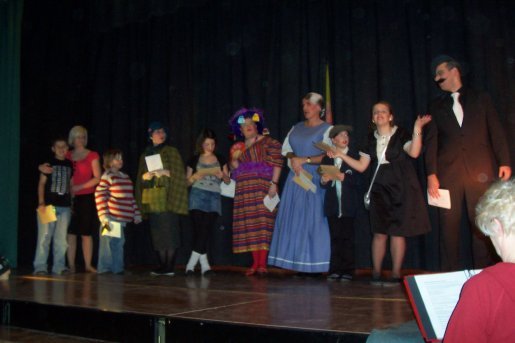 Things to make and do - Join an amateur dramatics society like the Acorn Players