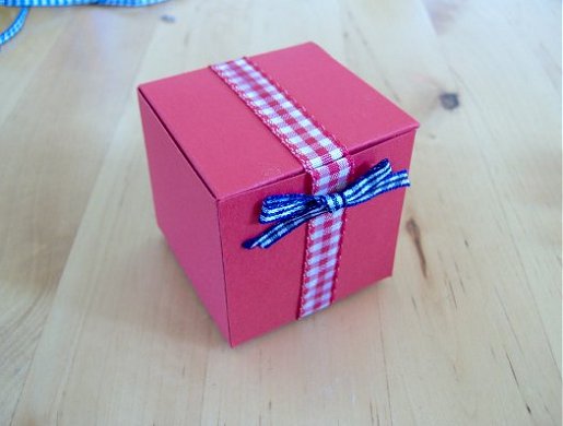 Things to make and do - art: small box