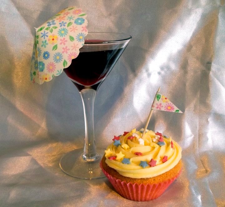 Things to make and do - Cocktail Umbrellas & Cup-cake Flags