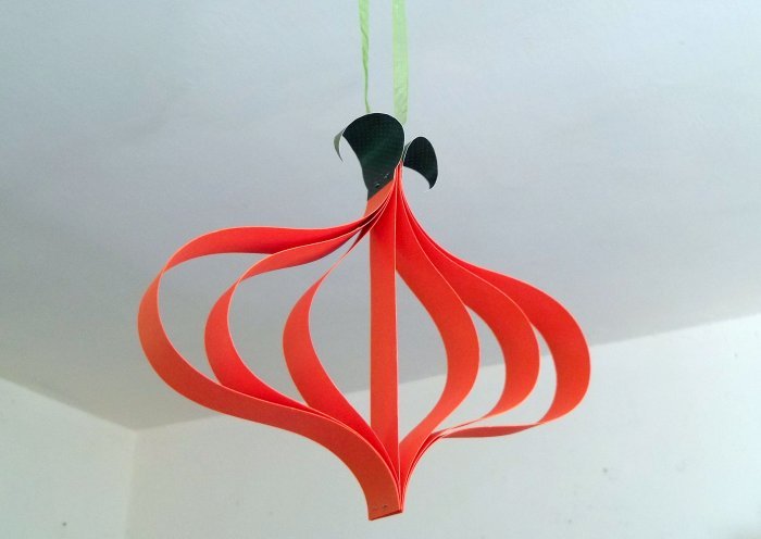 Things to make and do - Curved Paper hanging decoration