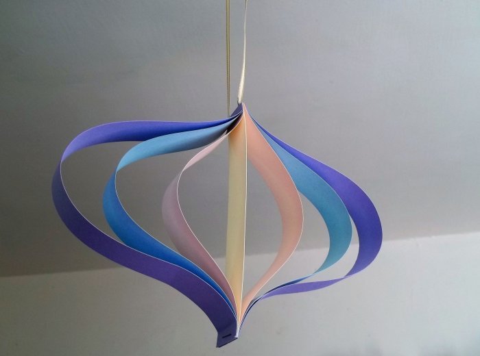 Things to make and do - Curved Paper hanging decoration