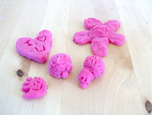 Things to make and do - art: Play Dough